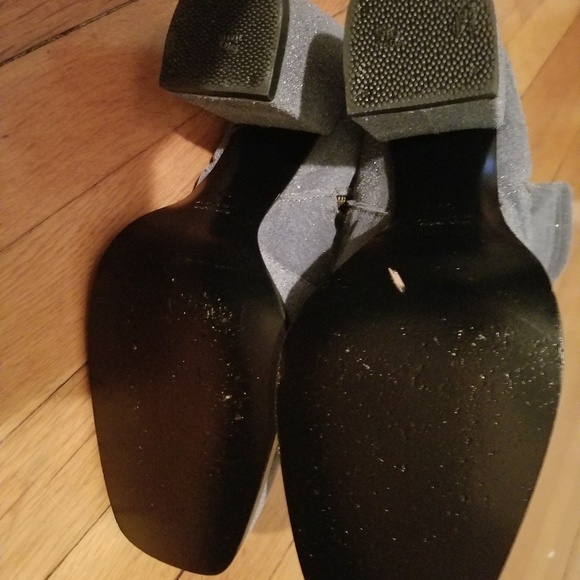 Anthropologie
shimmered suede blue ankle boots - Picture 3 of 6